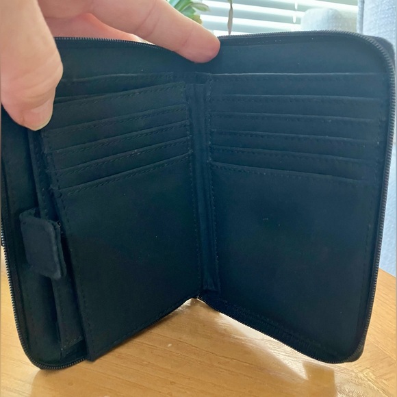 Kenneth Cole Reaction Black all Genuine Leather Wallet. 
Perfect Condition - Picture 13 of 15